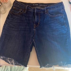 Distressed cut-off jean short